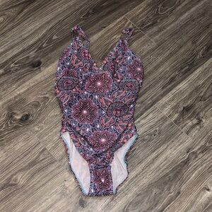 Love your assets, one piece SPANX Colorful Patterned Swimwear size large